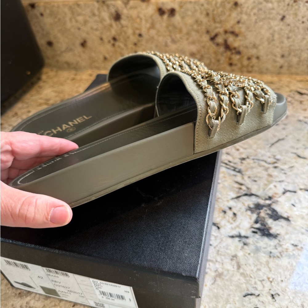 CHANEL Slides - Picture 14 of 16